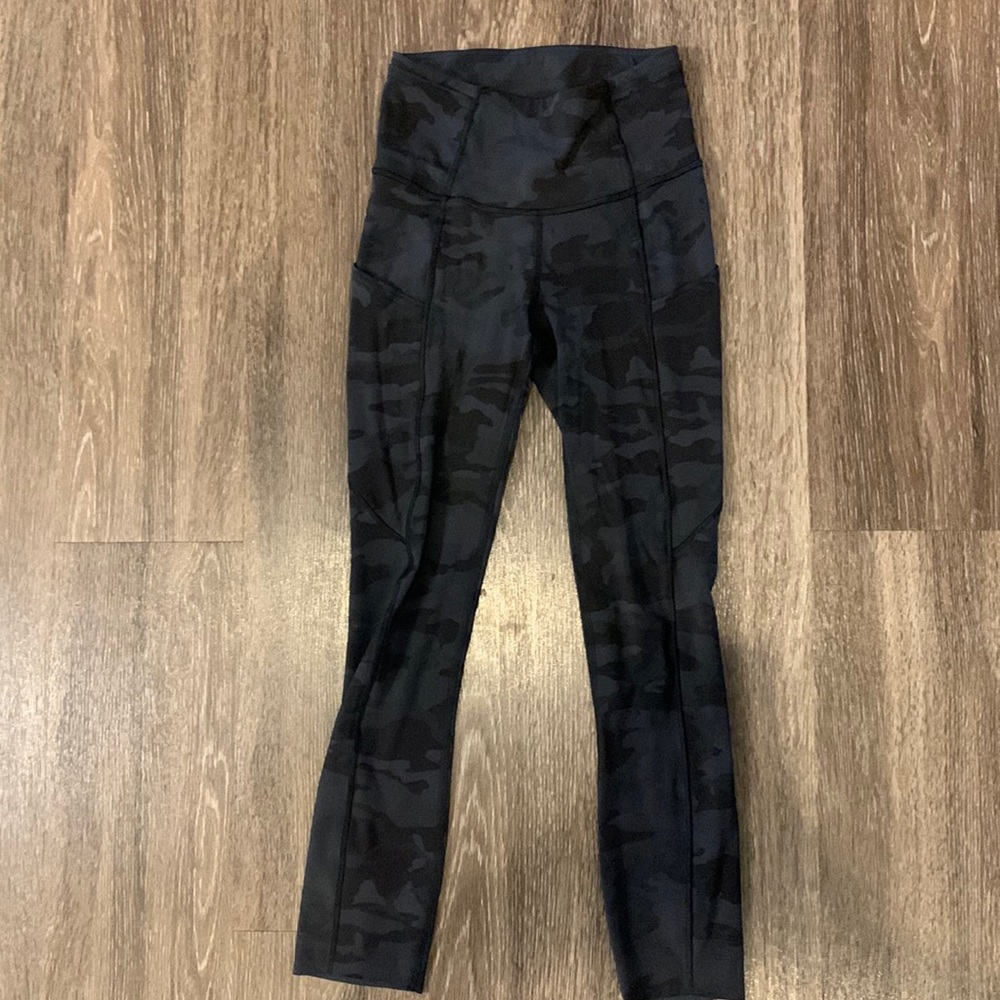 Lululemon camo leggings size 0 23 length